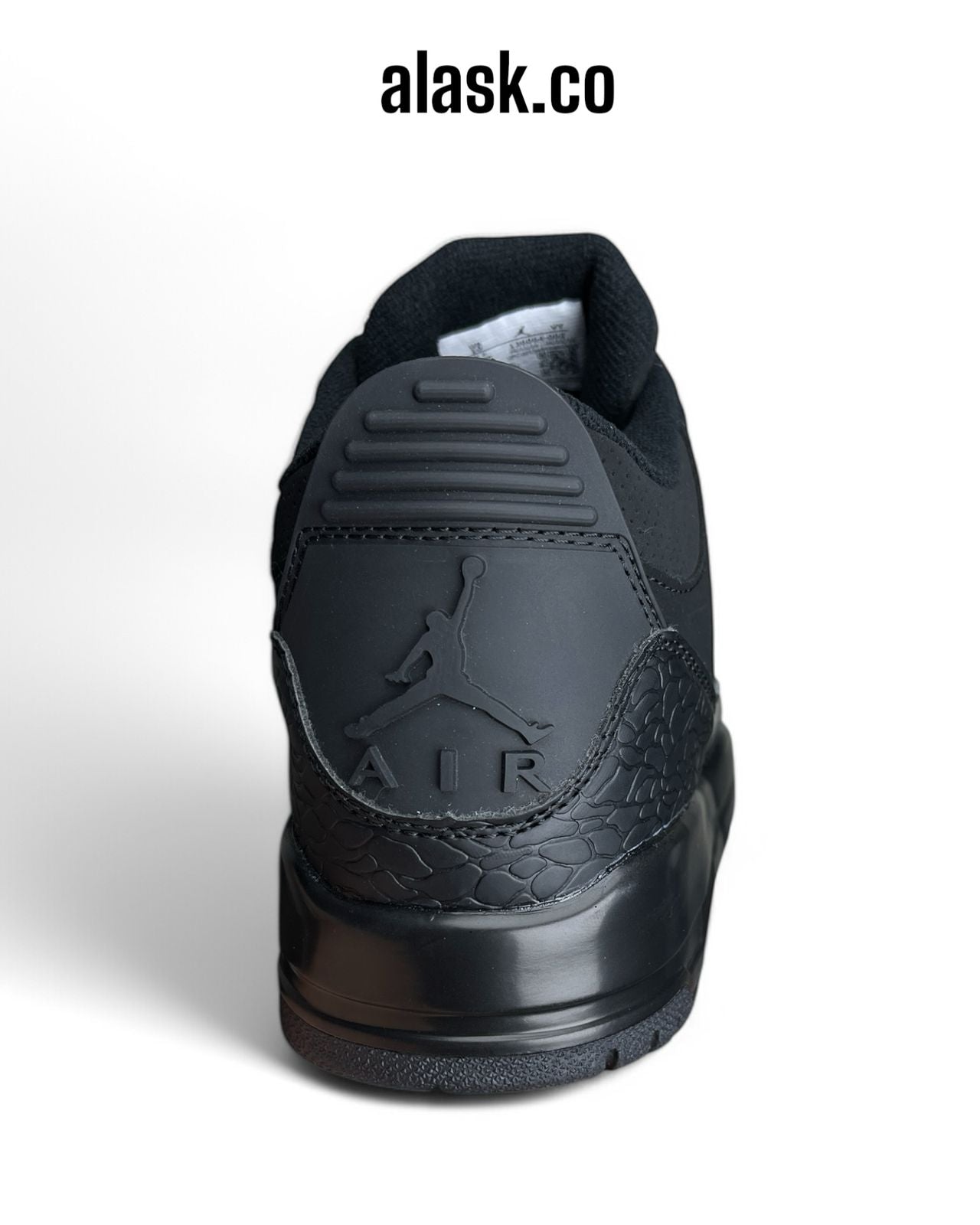 NKE R3TRO 3 BLACK CAT