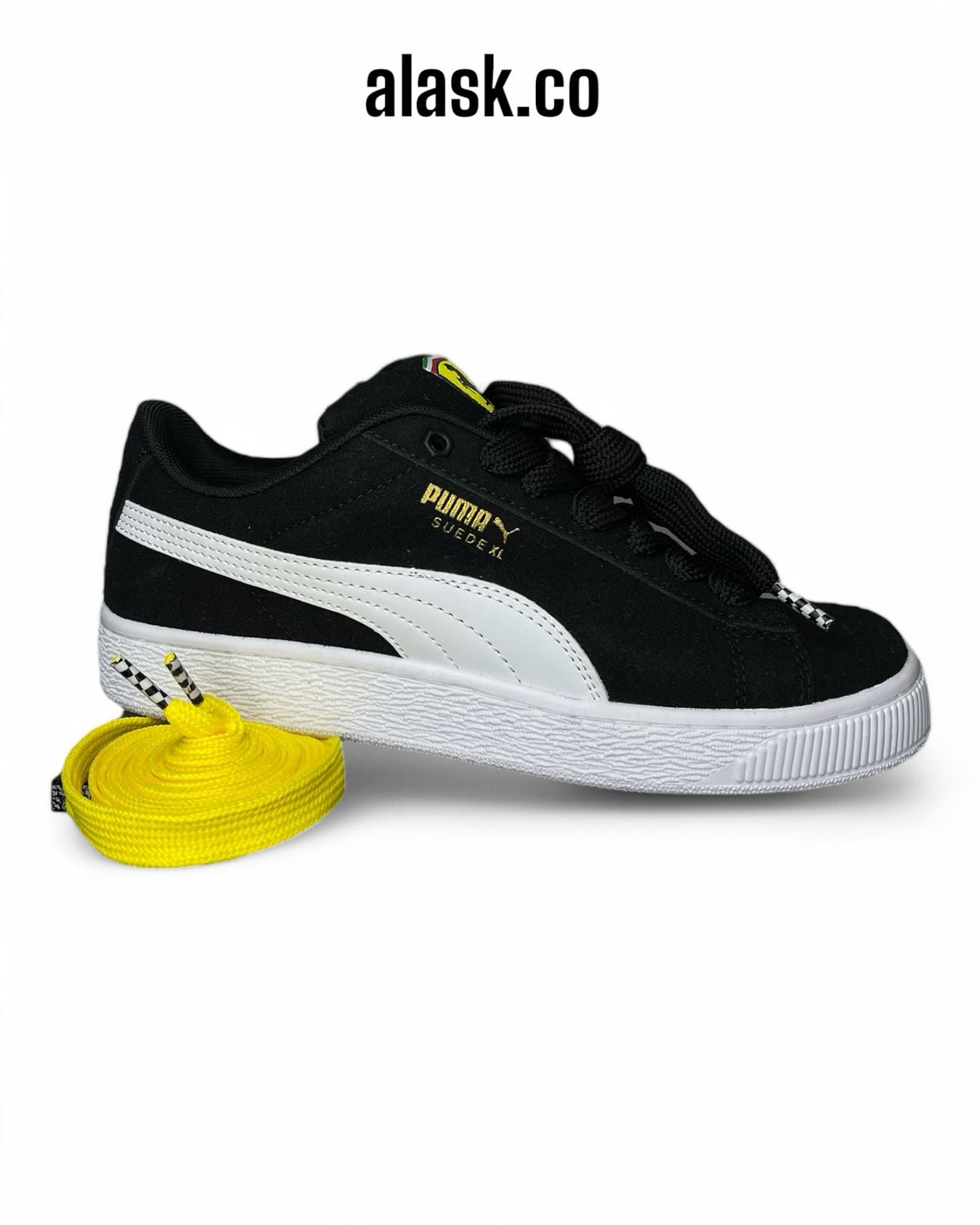 P.UMA SUEDE.FERRARI  HOMBRE. INCLUYE JUEGO DE CORDONES AMARILLO