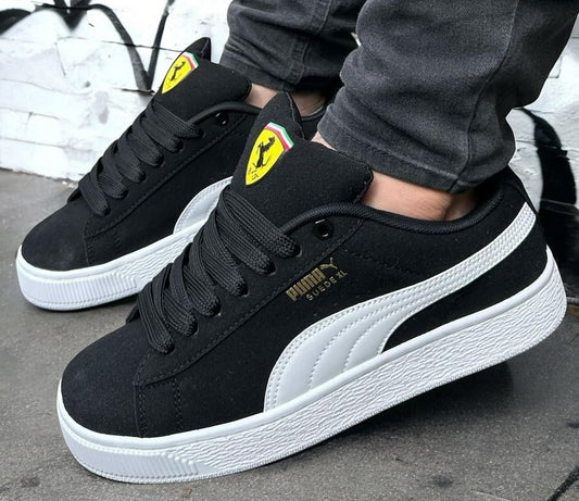 P.UMA SUEDE.FERRARI  HOMBRE. INCLUYE JUEGO DE CORDONES AMARILLO
