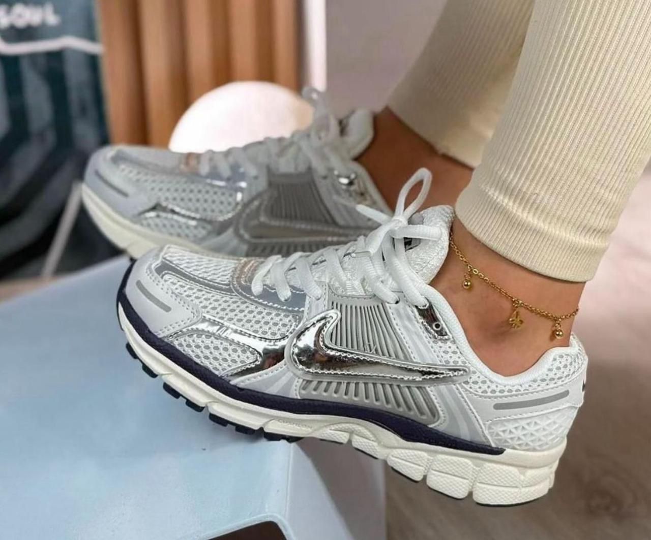 NIKE VOMERO